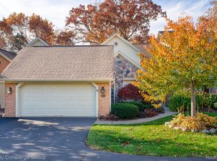 4526 Golf View Dr, Brighton, MI 48116