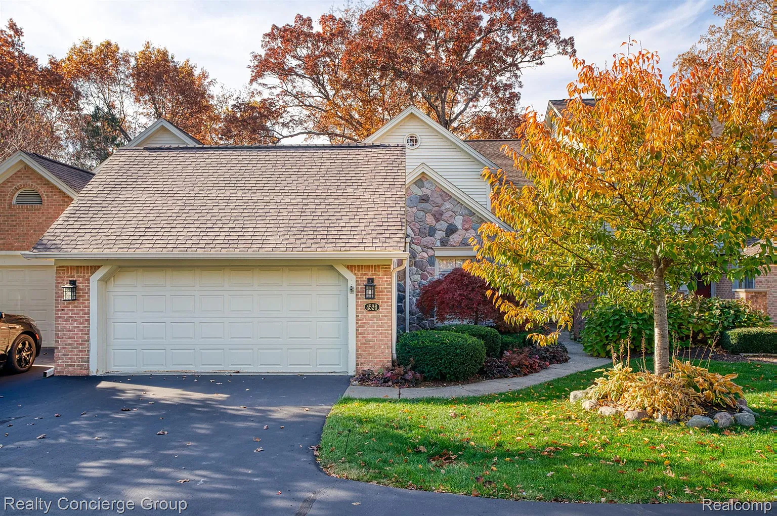 4526 Golf View Dr photo 1