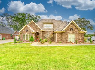 127 Creekside Dr, Tuscumbia, AL 35674