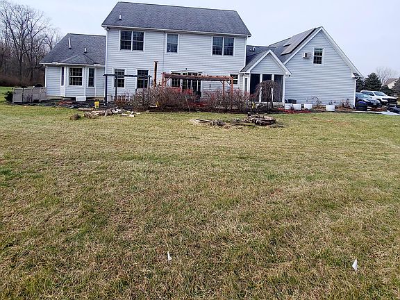 2nd image of 109 Fox Den Ct