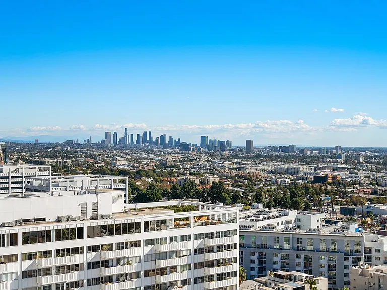 7250 Franklin Ave #507 — Photo 32