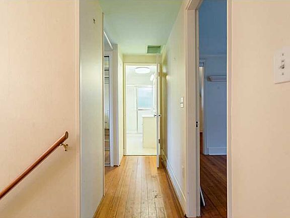 4th image of 36 Wellesley Ave
