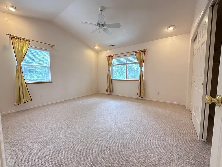 1808 W University Ave — Photo 10