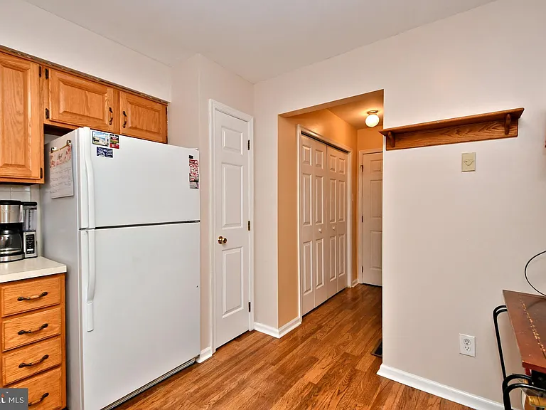 800 Beacon Ct — Photo 22