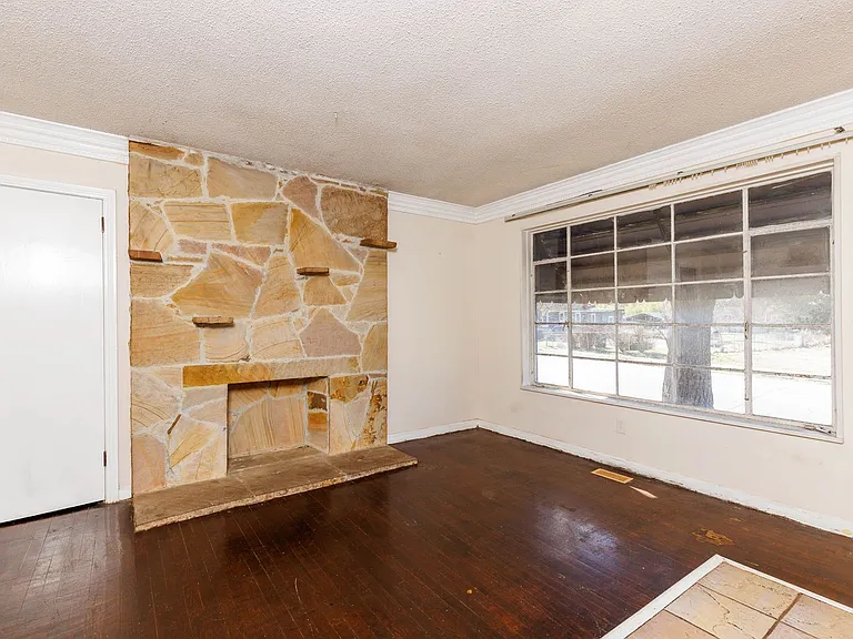 4329 Harmon St — Photo 8