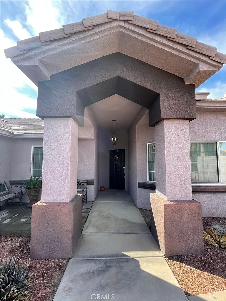 4 bed, 1906 sqft, $3,900 — Photo 1