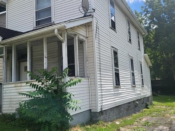 2nd image of 606 E Long Ave