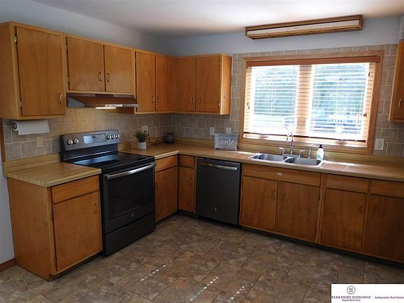 4th image of 808 Bellevue Blvd S