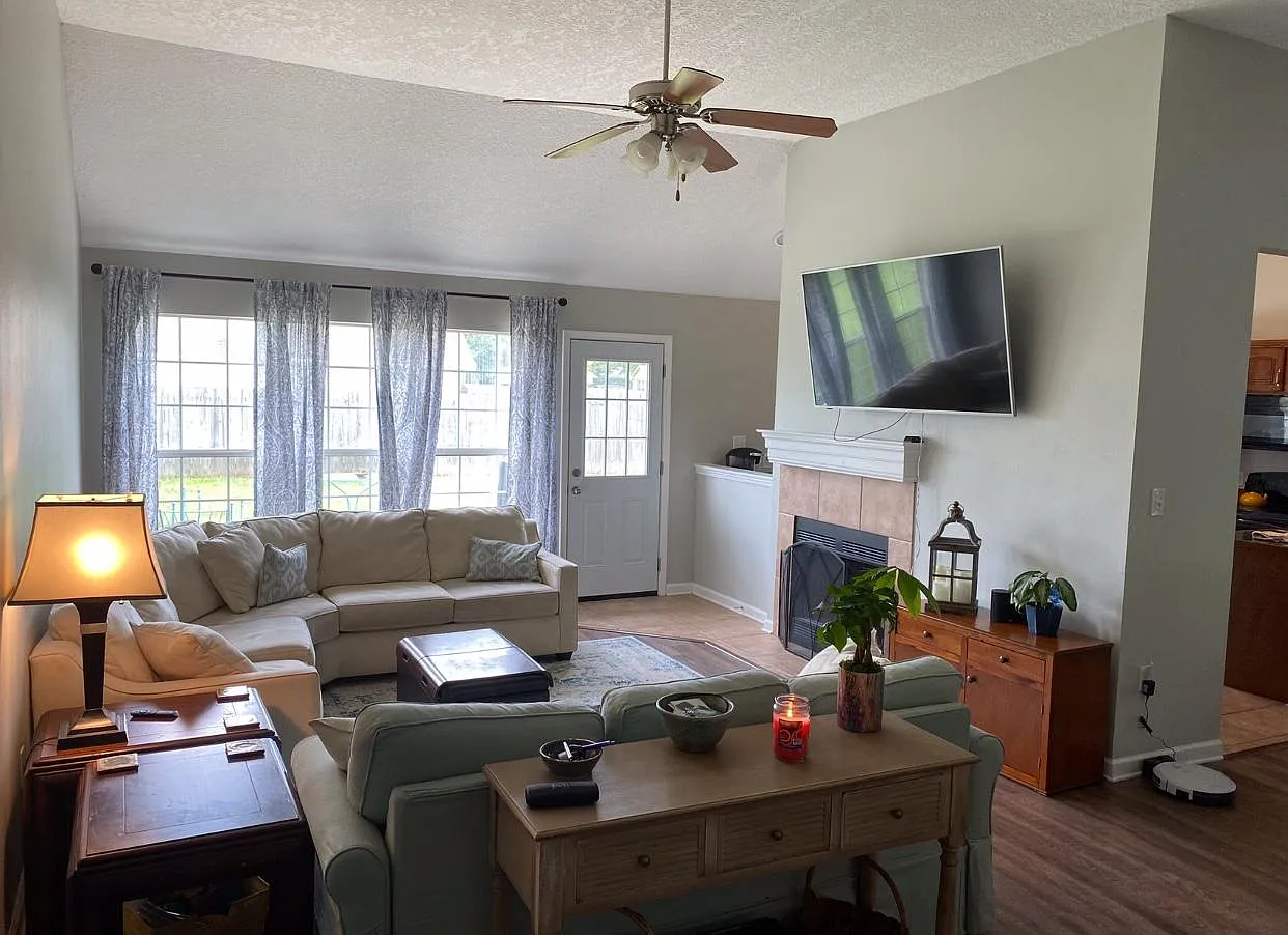 4 bed, 1700 sqft, $1,900 — Photo 2