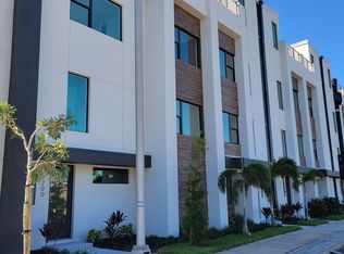 2182 Fruitville Rd, Sarasota, FL 34237