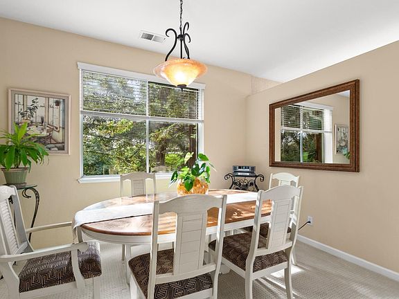 4th image of 120 Claremont Ter