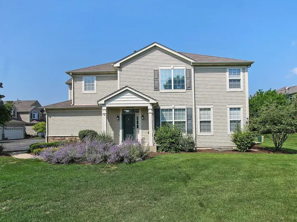 631 S Jade Ln, Round Lake, IL 60073