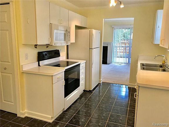 3rd image of 41363 Cornell Dr #1