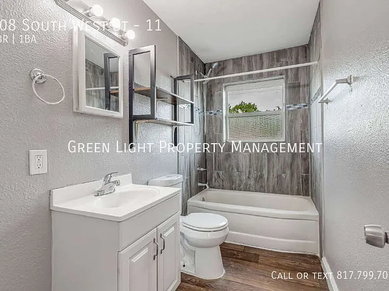 308 S West St #11 — Photo 11