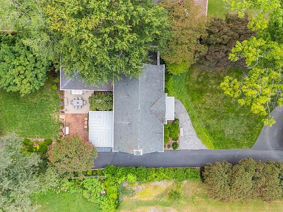 4th image of 1520 Somerset Dr