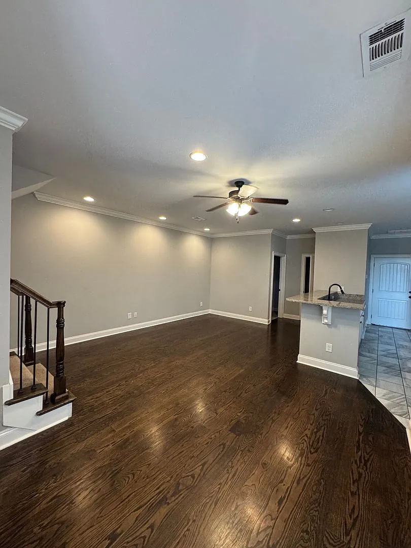 Building Photo - 1102 Runningvine Ln