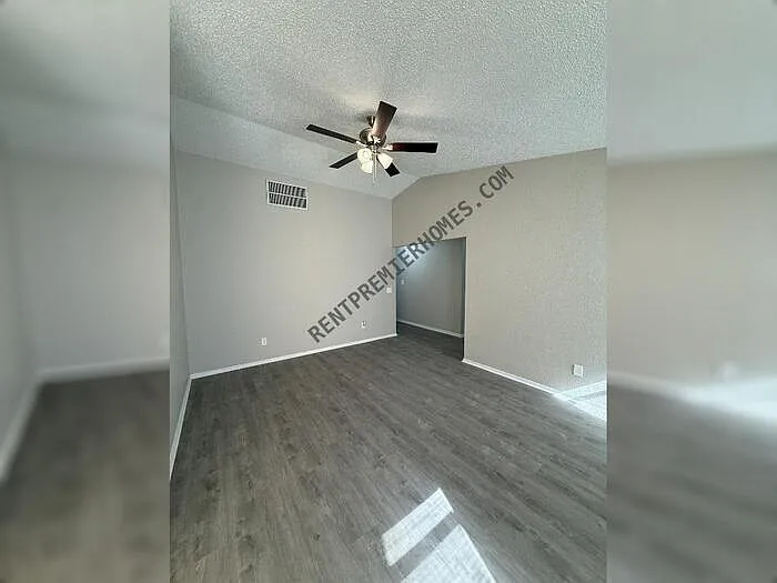 1720 SE 7th St — Photo 5