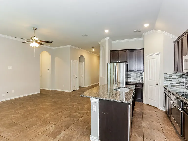 339 Chamberlain Dr — Photo 5