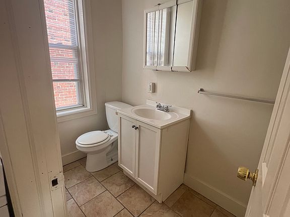 3rd image of 513 Kenilworth St Floor 3