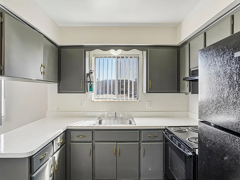 Rivercrest Apartments — Photo 105