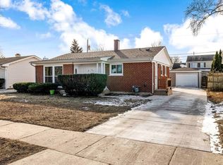 711 S Merle Ln, Wheeling, IL 60090