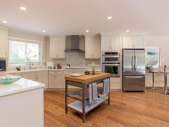 3rd image of 1191 Laureles Dr