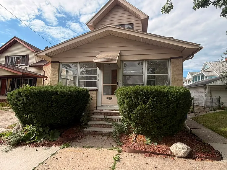 451 E Pearl St — Photo 36