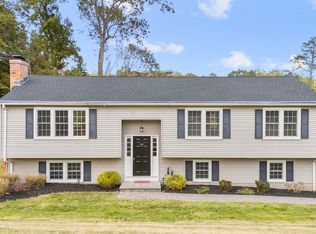8 Honeycomb Ln, North Haven, CT 06473