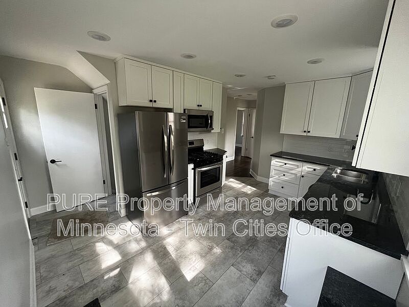 1st image of 3135 Hayes St NE