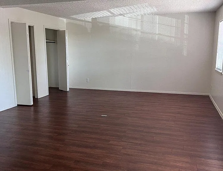 1226 N Lbj Dr #4 — Photo 3