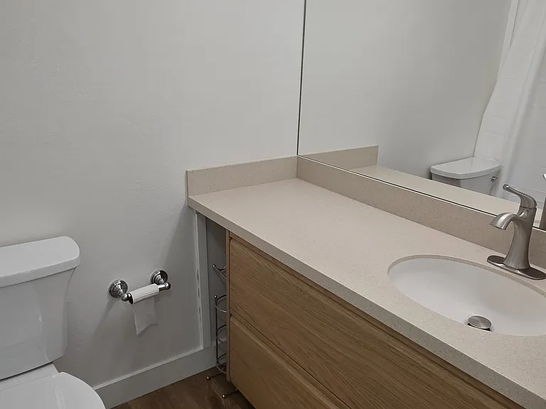 1049 Shell Blvd #8 — Photo 7