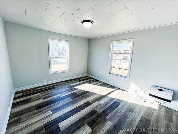 5th image of 403 S Cimarron Ave