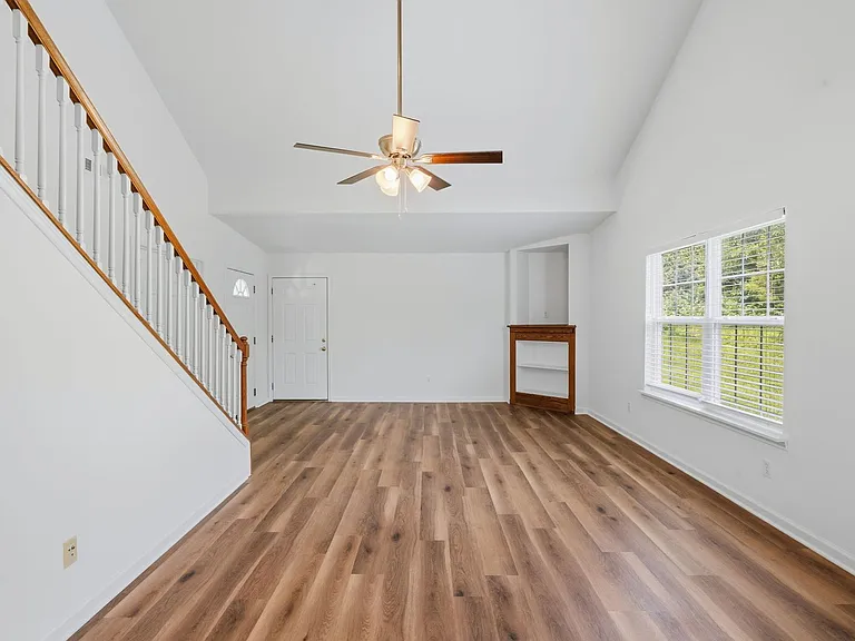 1713-1715 Louise Cir — Photo 11
