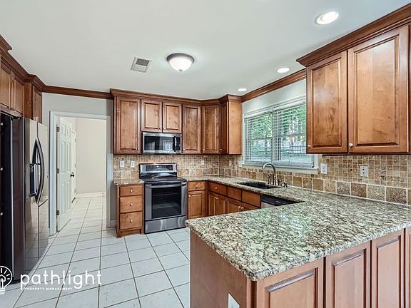3rd image of 2226 Saluda Ln NW