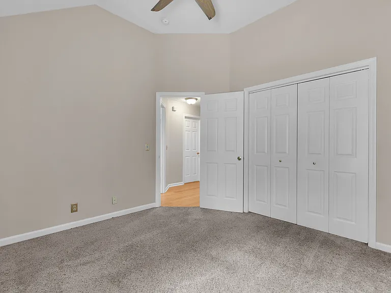 1104 Crestfield Dr — Photo 15