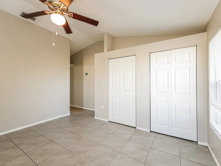2123 NE 4th Pl — Photo 11