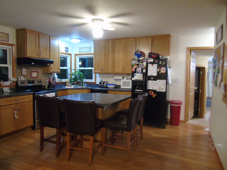 1st image of 215 Derby St
