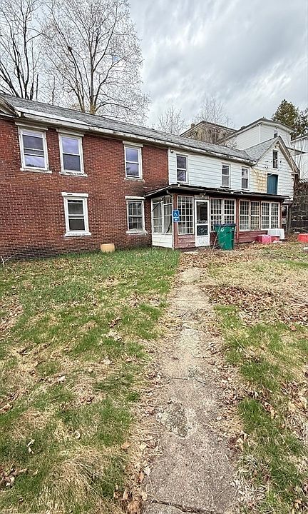 1st image of 8 School St