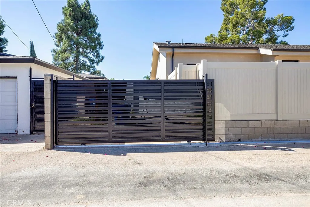 3 bed, 1200 sqft, $3,800 — Photo 1