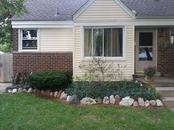 2nd image of 1863 Ellwood Ave