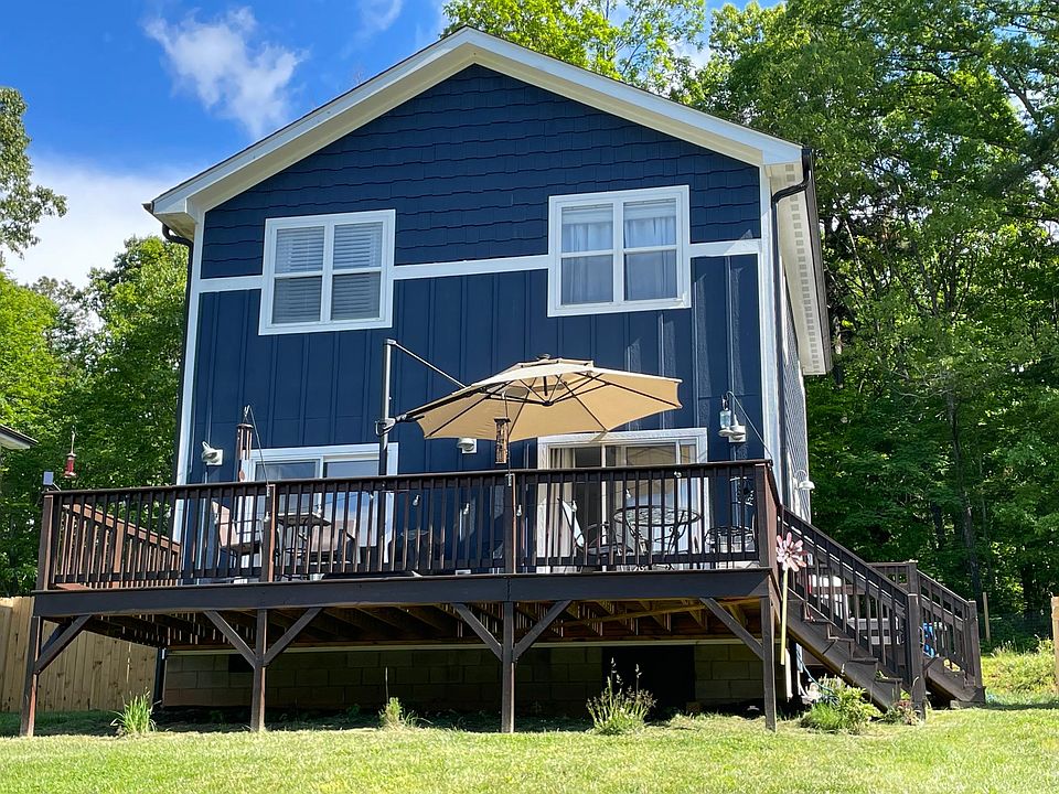 Lots of outdoor space and furniture with shade for entertaining and cooking out for the sunsets.