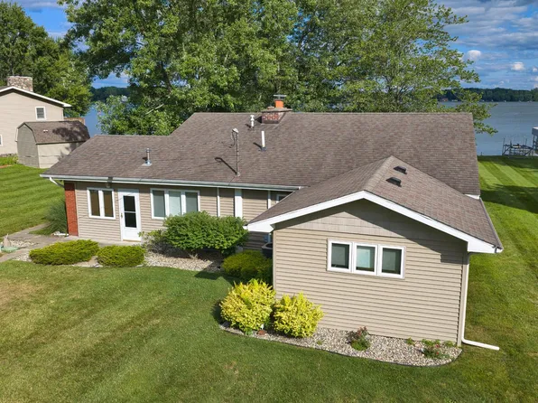 201 Lakeside Dr, Quincy, MI 49082
