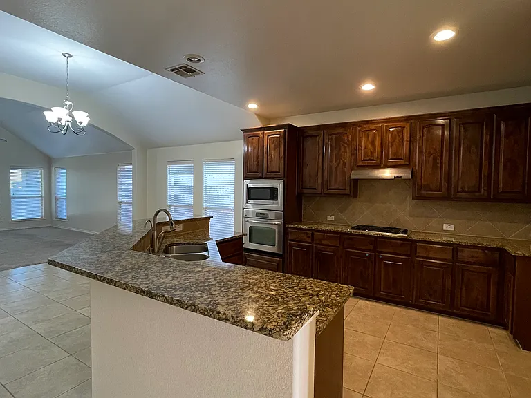 10525 Flat Creek Trl — Photo 8