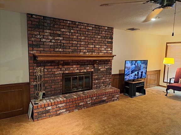 4th image of 3502 Edgewater Dr