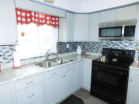 2nd image of 1821 Crabtree Ln