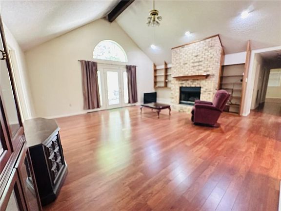 5th image of 102 Ivy Dr