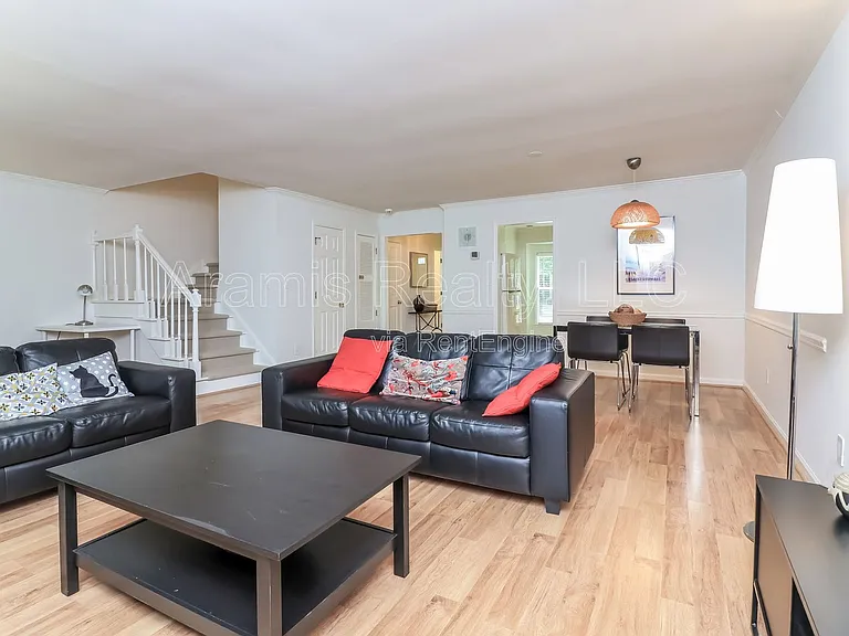 1381 Old Virginia Ct SE — Photo 5