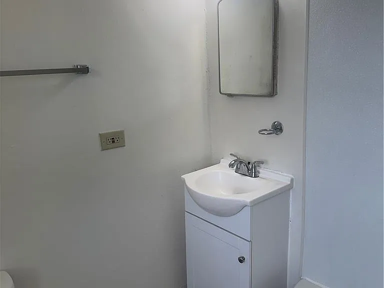 215 W Broad St #7 — Photo 11