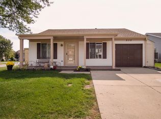 838 Plains Ct, Carol Stream, IL 60188