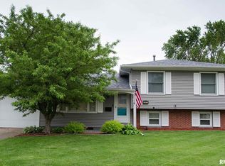 3623 Wakonda Dr, Bettendorf, IA 52722